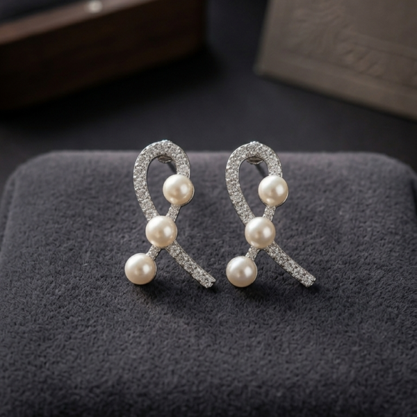 Envy Glow Pearl Earring