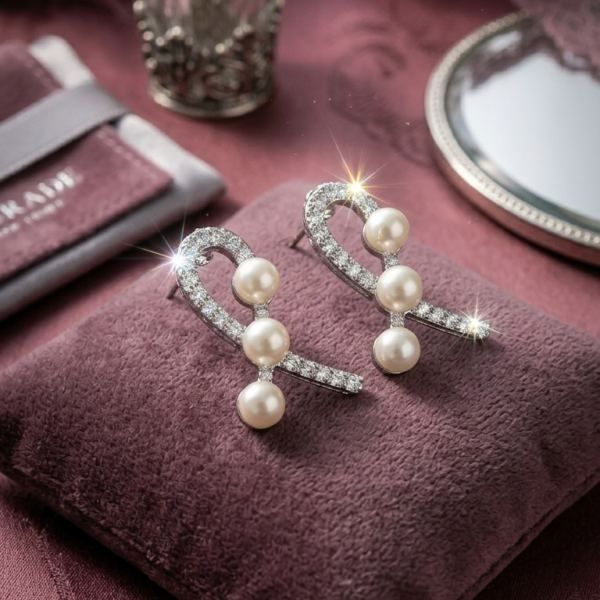 adakaari Glow Pearl Earring