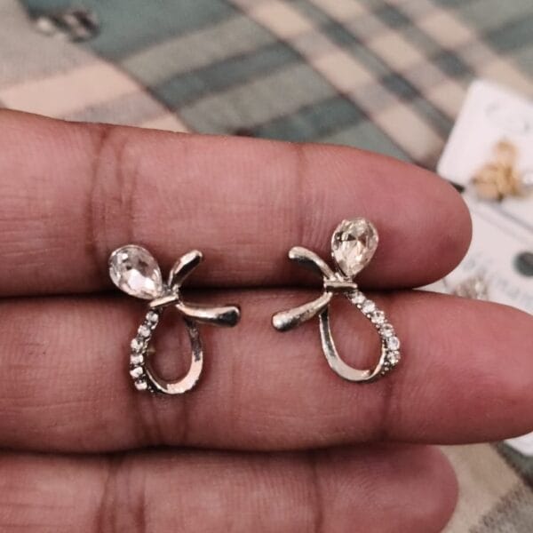 Sparkling Ribbon Pearl Earrings
